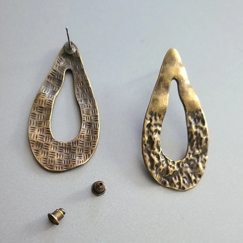 N/A elegant gold